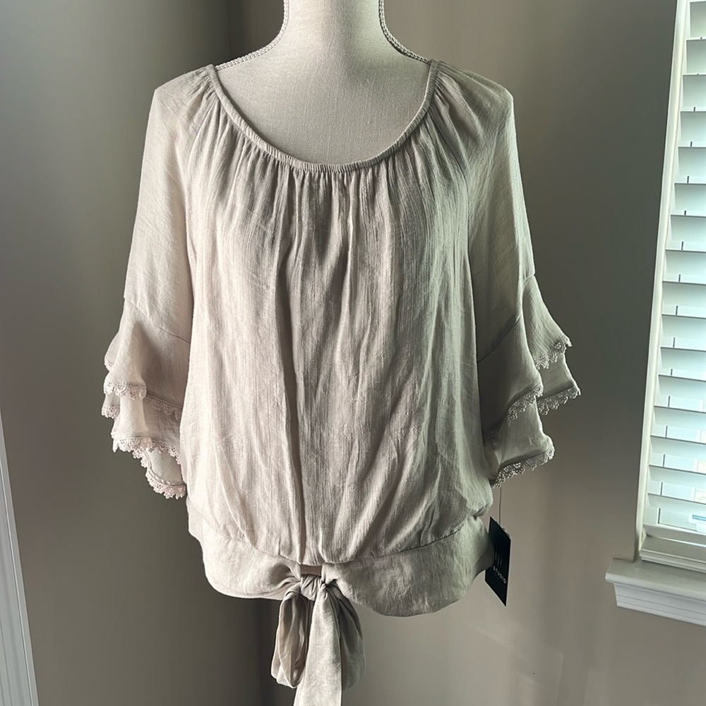 NWT I.N. Studio Women’s Tan Tiered 3/4 Sleeve Blouse w Tie Hem Size PL